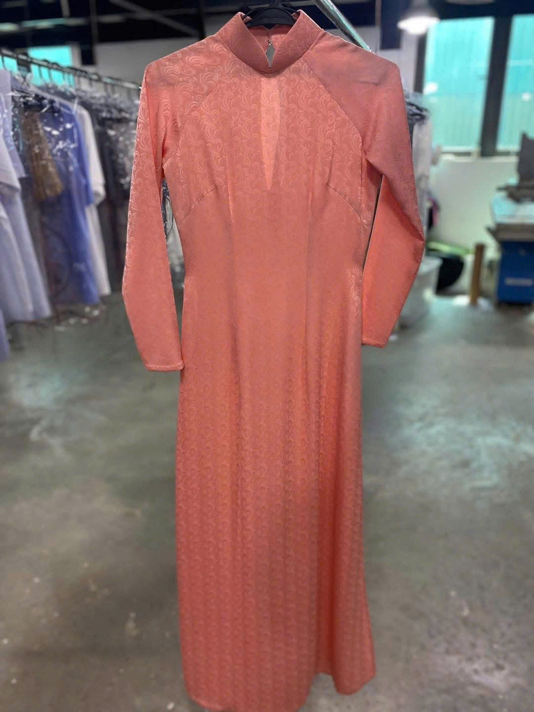 Áo dài Nhung, Gấm, thêu tay nên dùng phương pháp giặt gì để đảm bảo nhất, hãy cùng Japan Laundry tìm hiểu nhé Áo dài Nhung, Gấm, thêu tay nên dùng phương pháp giặt gì để đảm bảo nhất, hãy cùng Japan Laundry tìm hiểu nhé